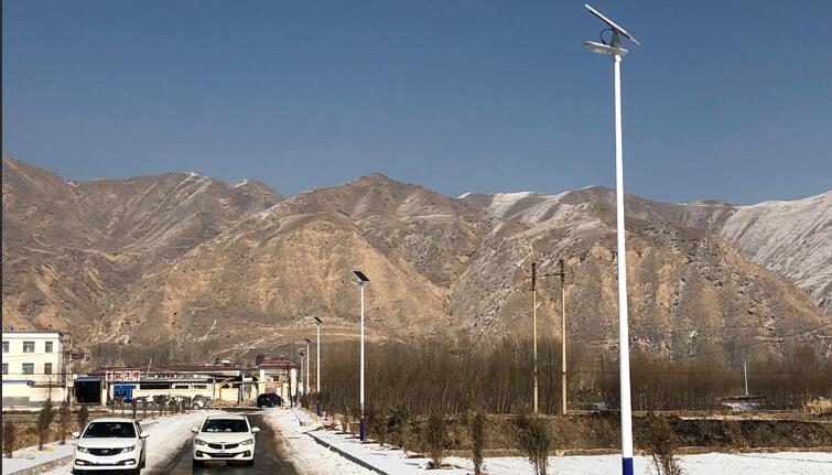 高桿路燈具備什么優勢。