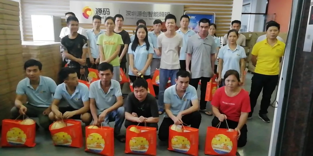 喜逢中秋加國慶，月圓家圓就團圓