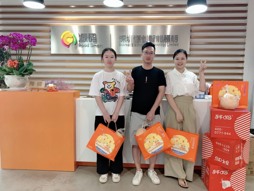 喜逢中秋加國慶，月圓家圓就團圓